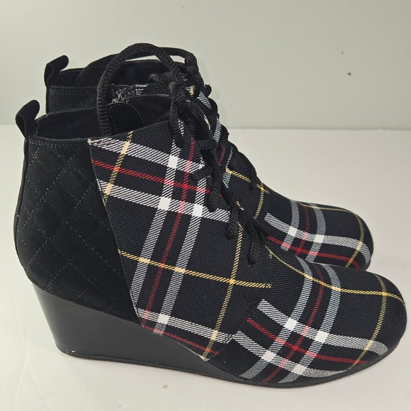 Comfort Collection Women's Black Plaid Wedge Ankle Boots Lace Up Side Zip Size 8 - Picture 8 of 9